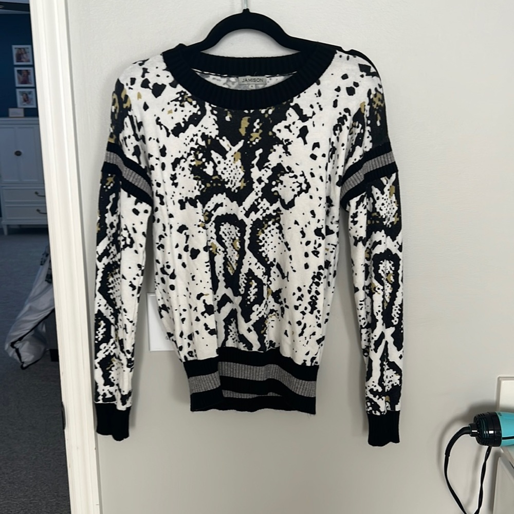 Snakeskin print, stripe details long sleeve